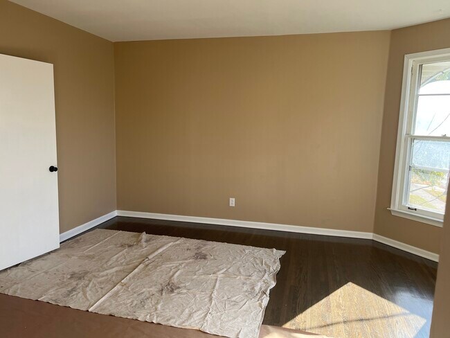 Building Photo - 305 N View St