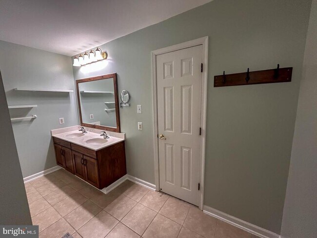 Building Photo - 105 Westmorland Ct