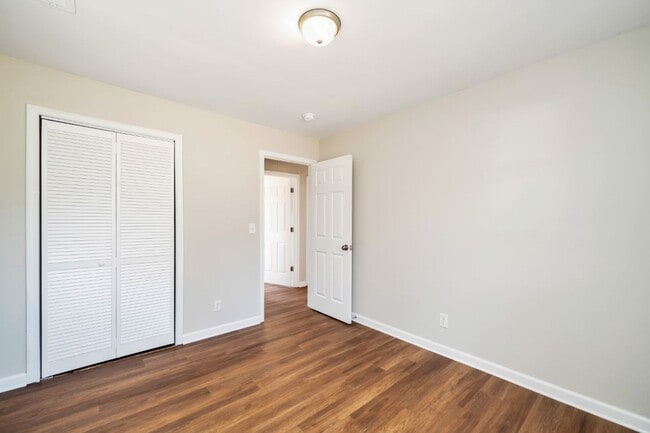 Building Photo - Hidden Gem with Tons of Space and Modern U...