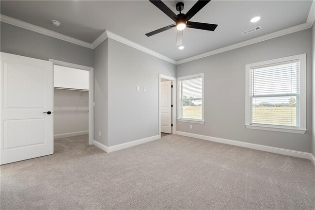 Building Photo - 2811 SW Hampshire Ave