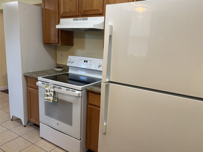 Building Photo - 115 N Shirley St