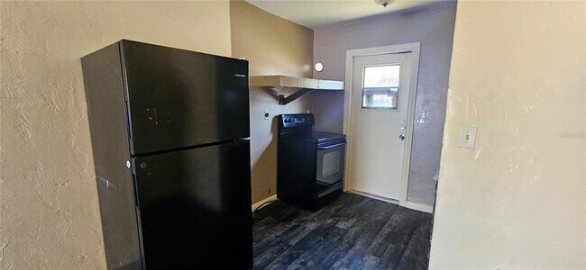 Building Photo - 424 N Charles St
