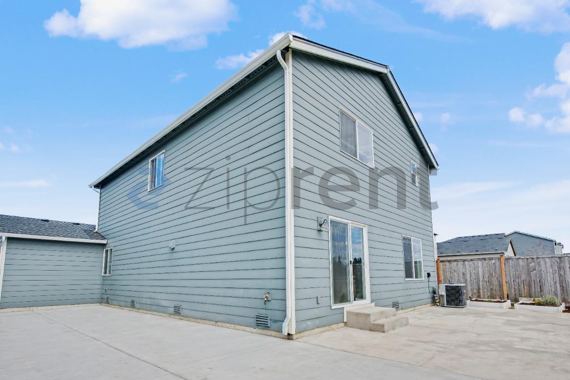 Building Photo - 9168 Candytuft Ln SE