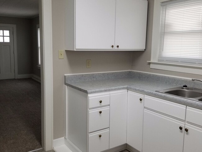 Building Photo - 182 W Euclid Ave