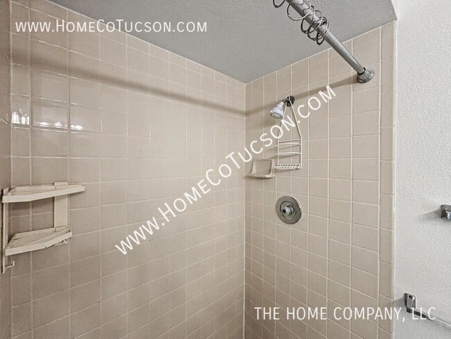 Building Photo - 5750 N Camino Esplendora