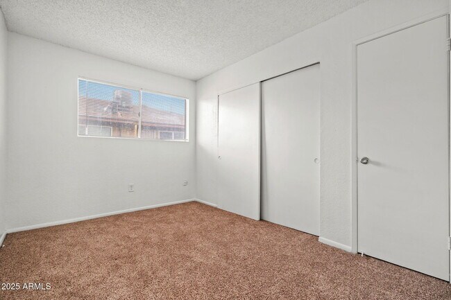 Building Photo - 3308 W Loma Ln