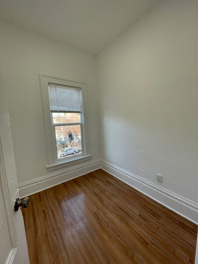 Building Photo - 1024 Wood St