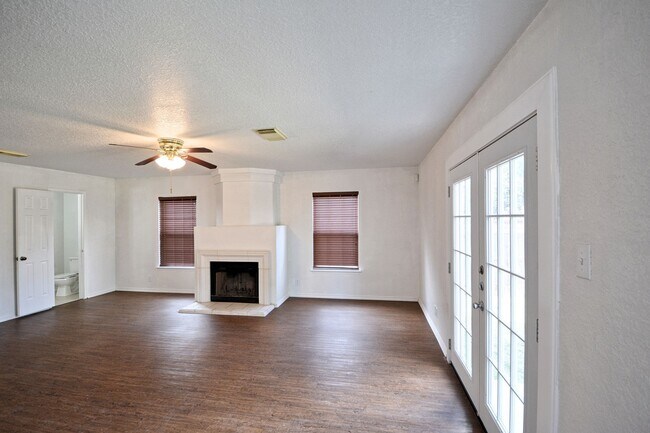 Building Photo - 858 Lincolnshire Dr