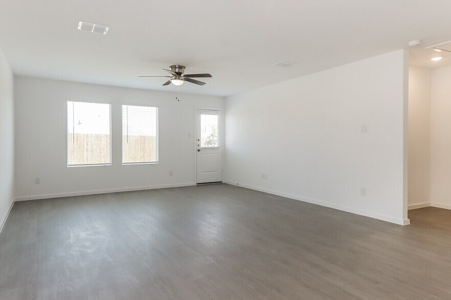 Building Photo - 102 Wild Rose Dr