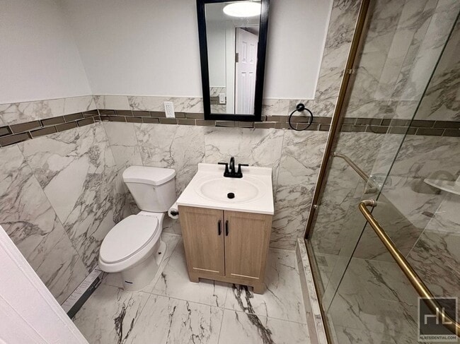 Building Photo - 33 Clover St