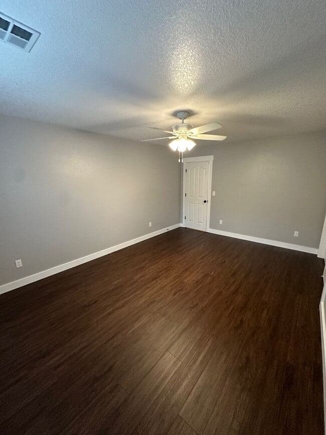 Building Photo - 1670 Westwind Cir