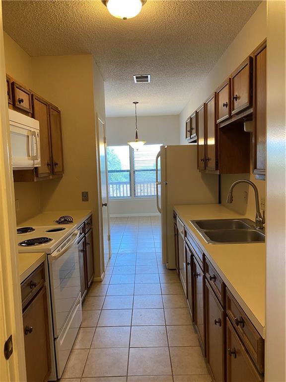 Building Photo - 7107 Silver Dale Dr