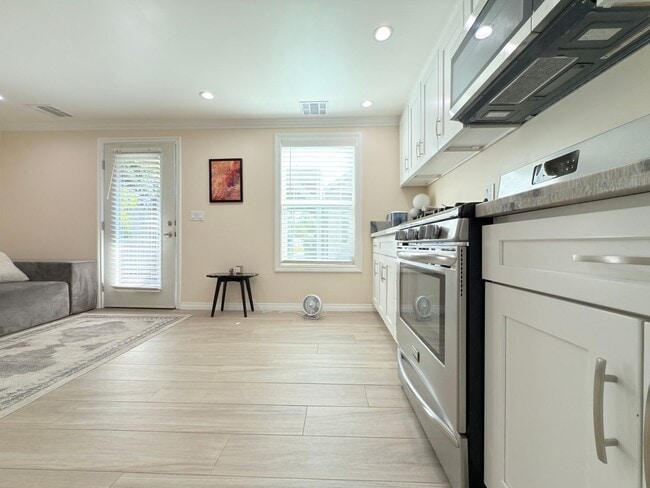 Building Photo - Wonderful 1 Bed + 1 Bath ADU