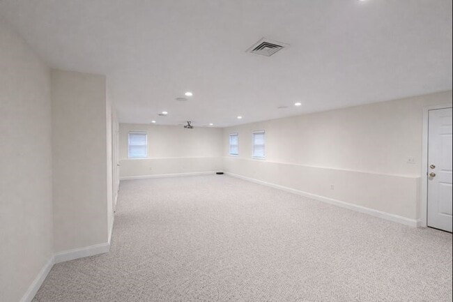 Building Photo - 22 Johns Ave