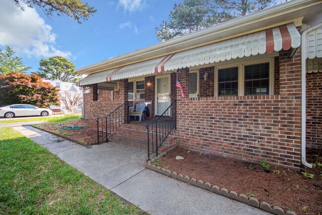 Building Photo - 1108 Hazel Ave