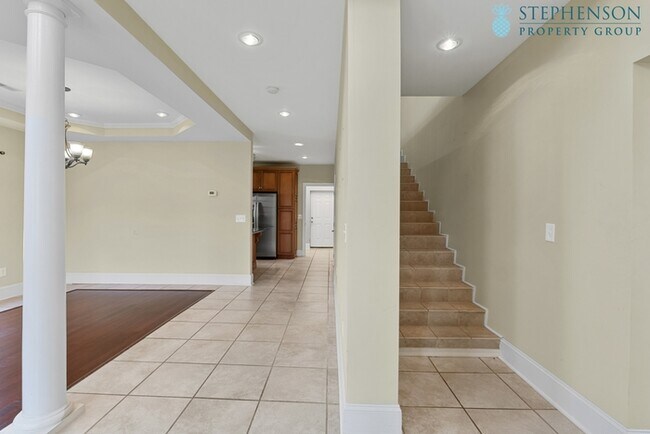 Building Photo - Deeded Boat Slip Comes with Home in Gated ...