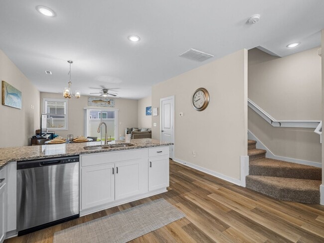 Building Photo - Townhome in Sneads Ferry