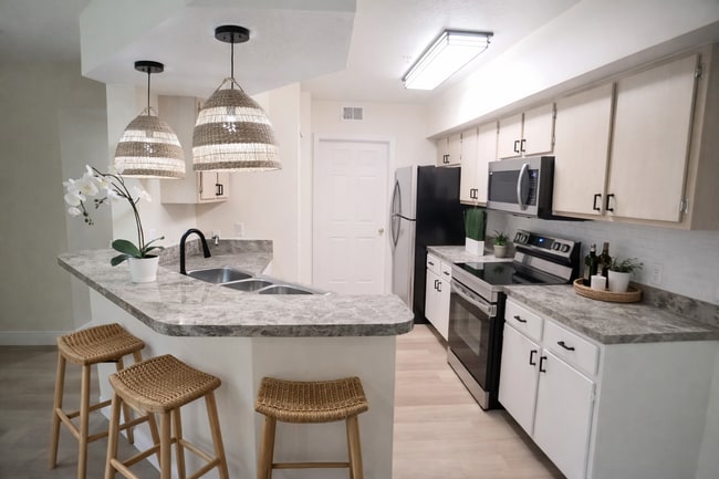 Building Photo - For Rent Beautiful  2/2 First Floor Condo at the Crest close to UCF and Valencia College !!!