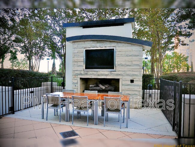 Building Photo - 360 Nueces St