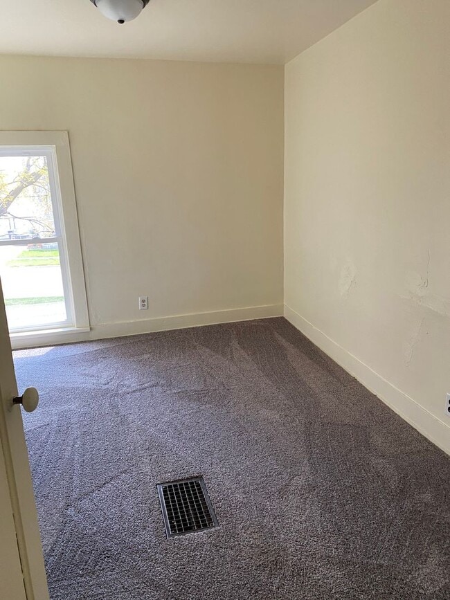 Building Photo - 461-463 Glen Street