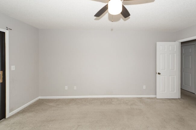 Building Photo - 2 Bedroom 2 Bath Townhouse in Crowfield Pl...