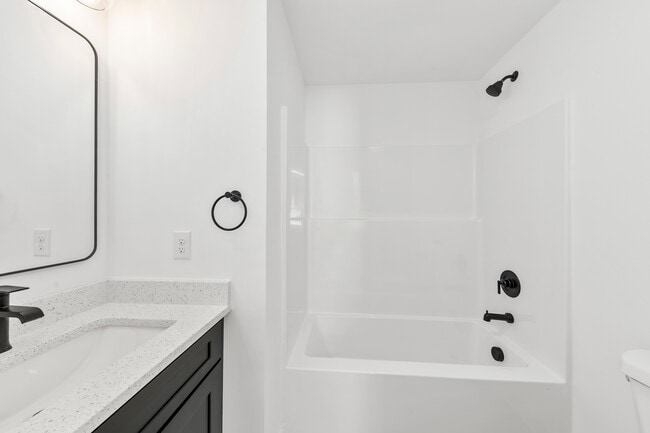 Building Photo - 2043 Greenoak Dr