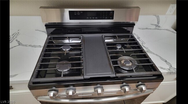 Building Photo - 830 Carnegie St