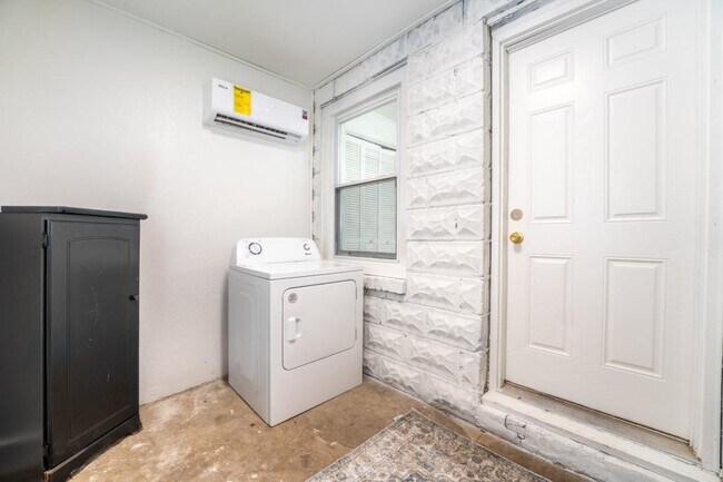 Building Photo - 614 E Brushy Valley Dr