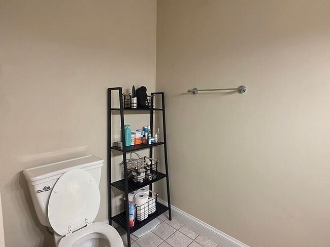 Building Photo - "Charming 2-Bed, 2-Bath Spacious Retreat in Norfolk - 1,500 Sq Ft of Modern Comfort!"