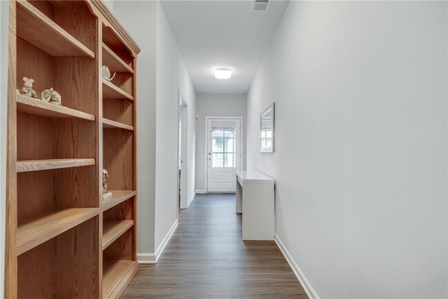 Building Photo - 768 Aerial Way
