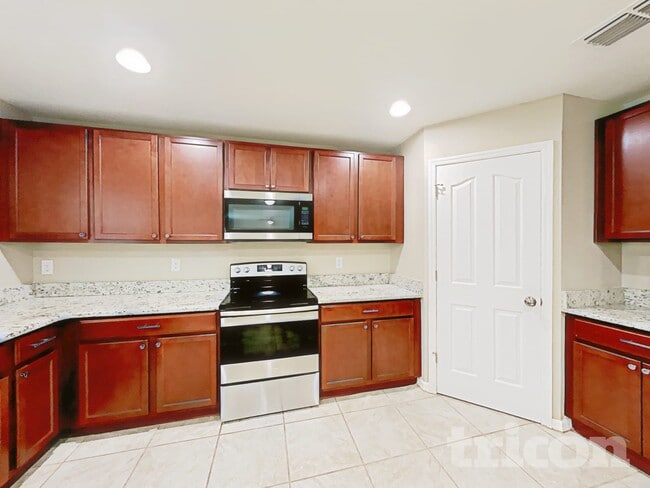 Building Photo - 2834 Shelburne Way