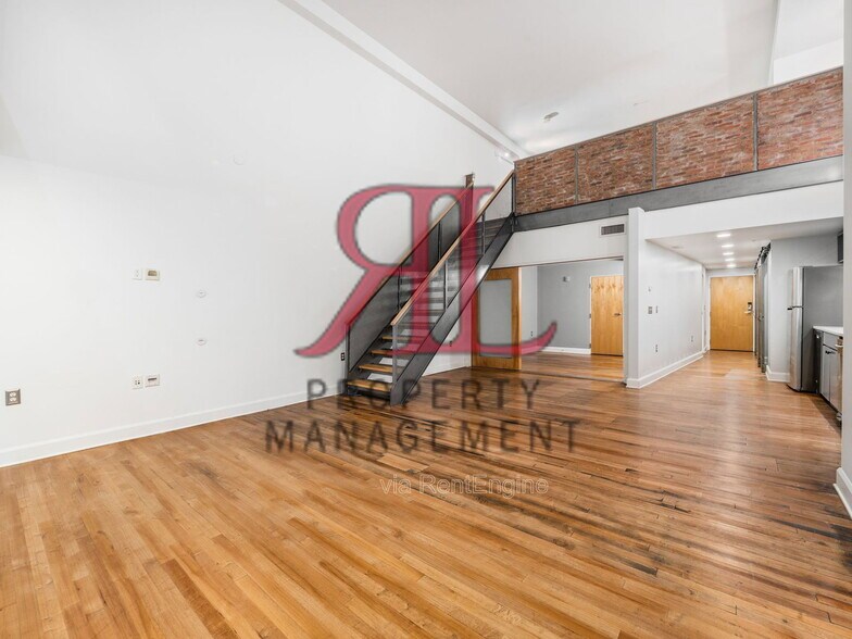 Building Photo - 106 N High St