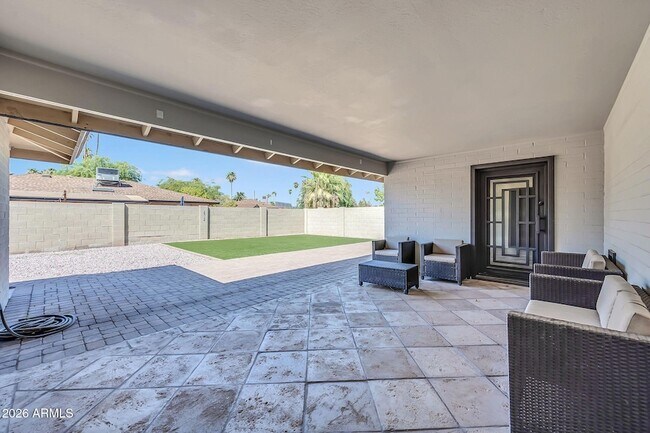 Building Photo - 1922 E Laguna Dr
