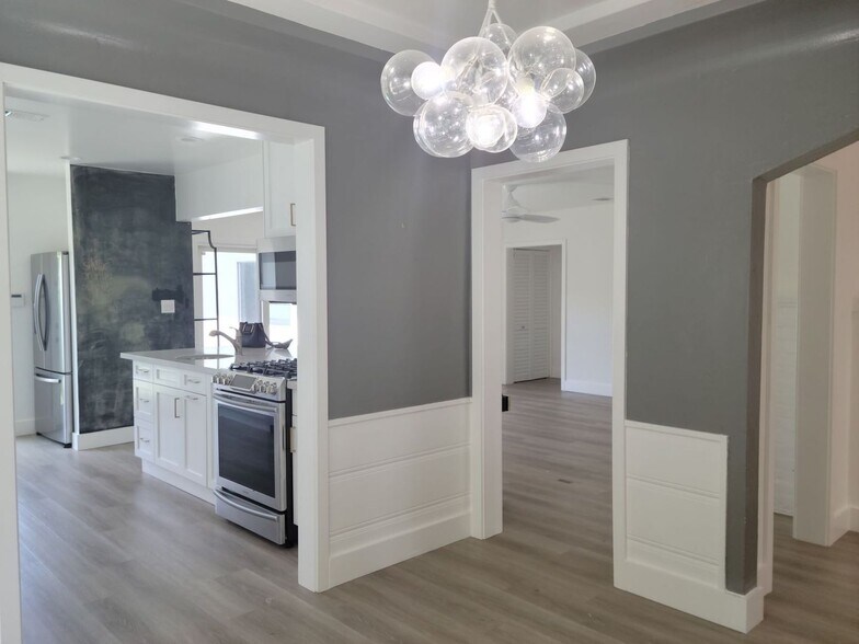 Building Photo - Stunning Remodeled 4 Bedroom House with Large Front Yard, Garage, Pool & Spa in Studio City!