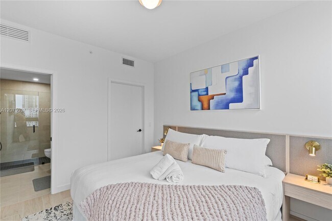 Building Photo - 225 N Miami Ave