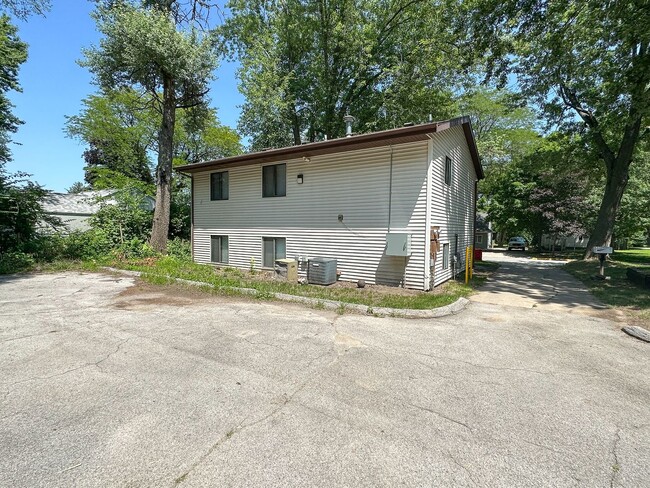 Building Photo - South Franklin Apartments