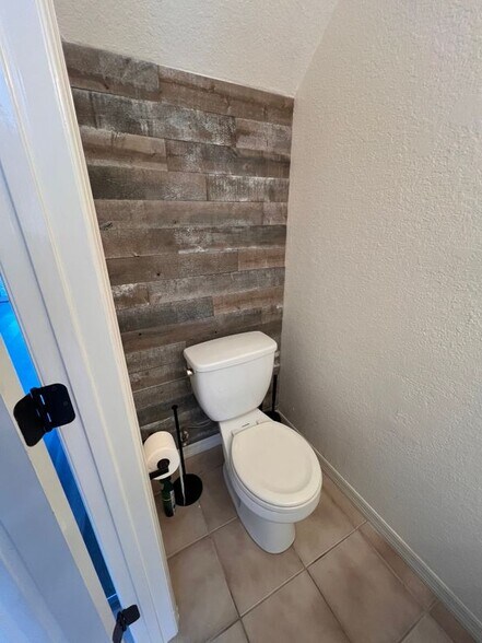 Building Photo - 16543 Lake Brigadoon Cir