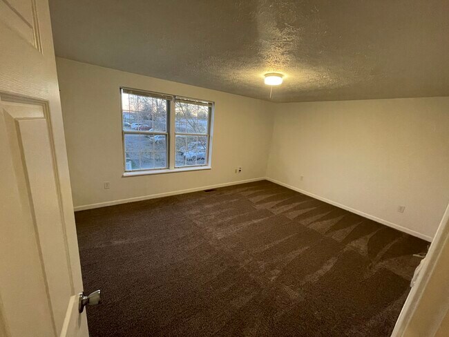 Building Photo - 2133 Chapel Dr
