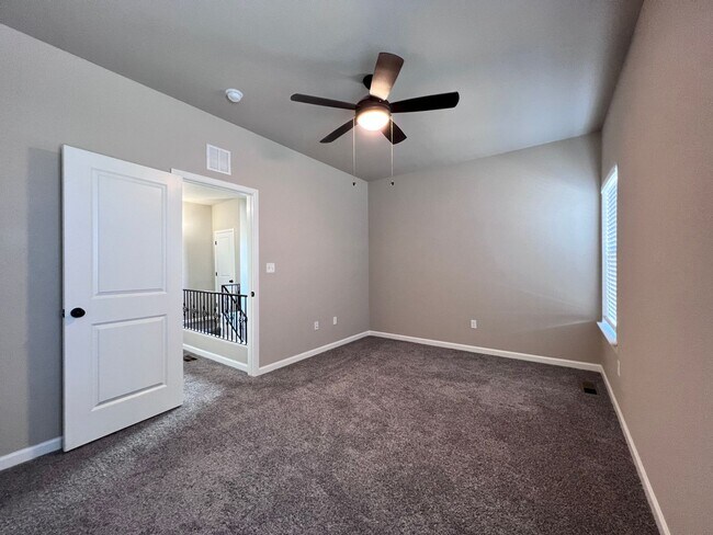 Building Photo - Upper Valley 3 Bedroom 2.5 Bath Townhome