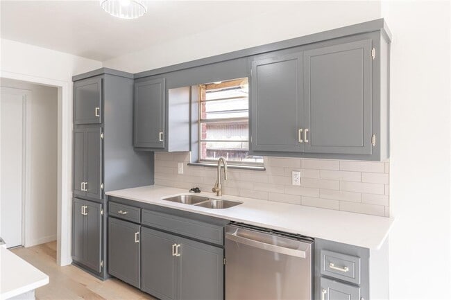 Building Photo - 5124 NW 19th Terrace