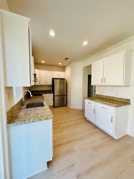 Building Photo - 15 Ametrine Way