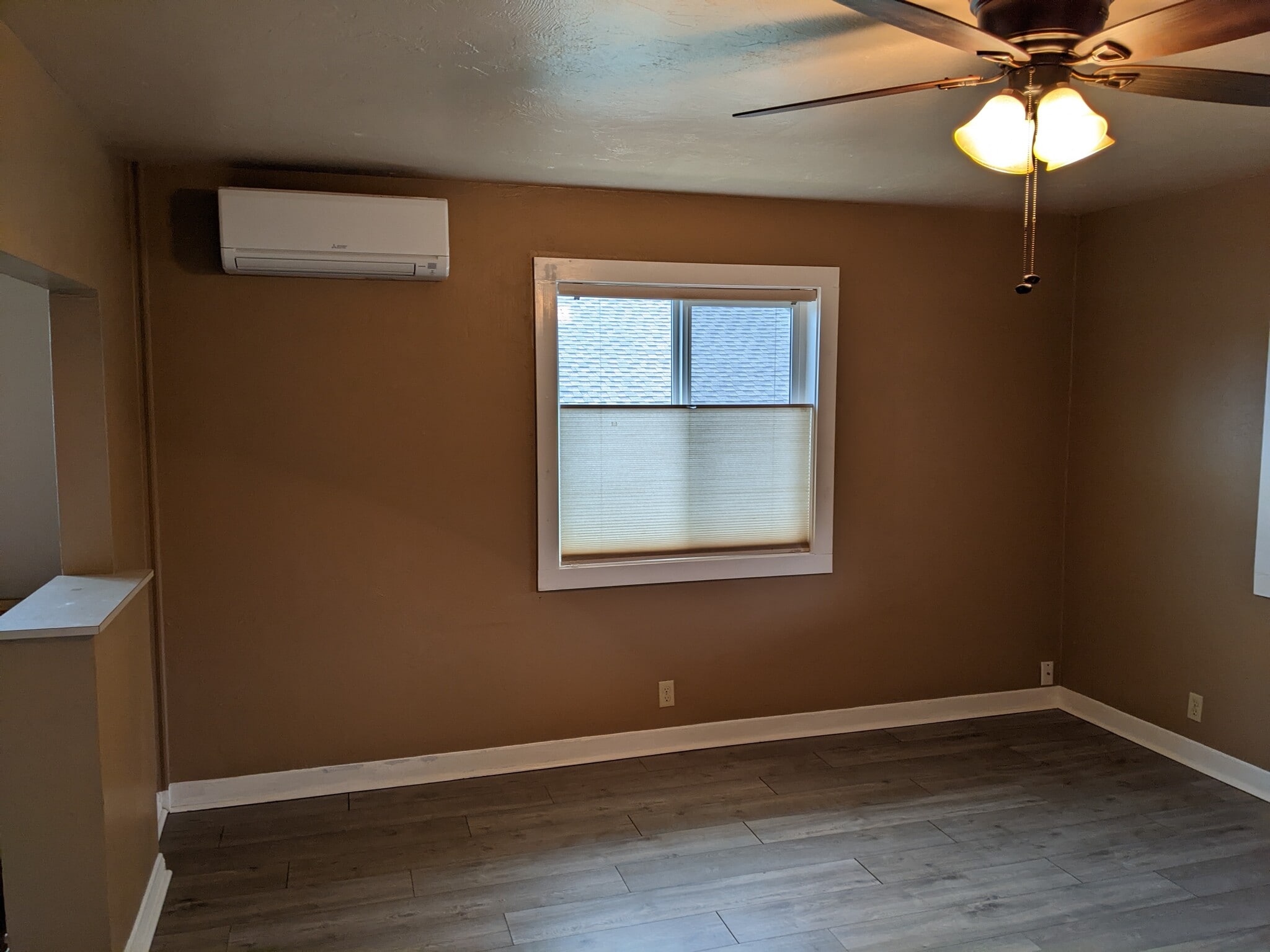 Living Room (3) - 1124 Almaden St