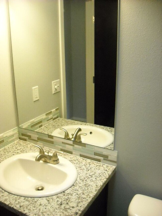 Building Photo - Charming SE Bungalow 3 Bed 2 Bathroom with Washer & Dryer