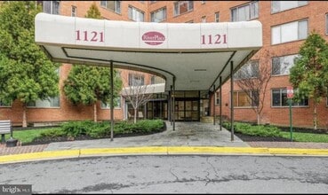Building Photo - 1121 Arlington Blvd