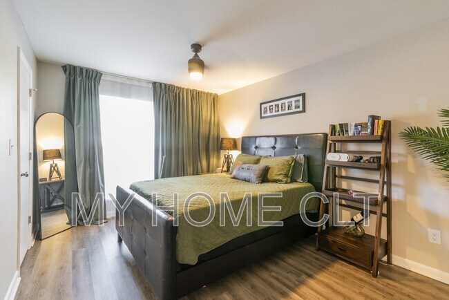 Building Photo - 4605 Coronado Dr