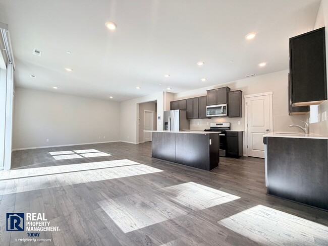 Building Photo - Stunning 4-Bedroom Home with Mount Rainier Views in Rainier Ridge!
