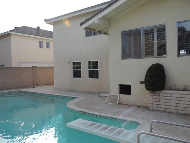 Building Photo - 1451 N Shaffer St