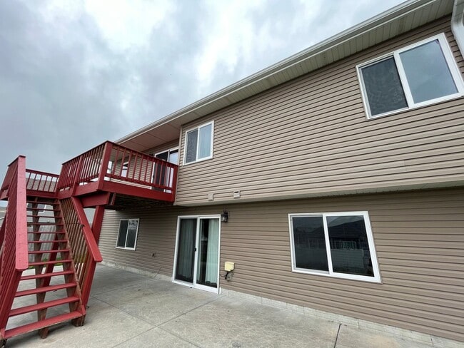 Building Photo - 8020 Renatta Dr