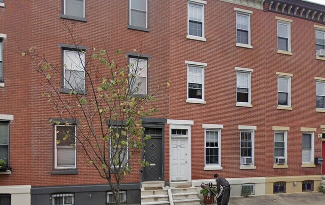 Primary Photo - 2226 Christian St
