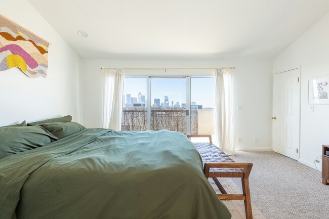 Building Photo - 1001 Figueroa Terrace